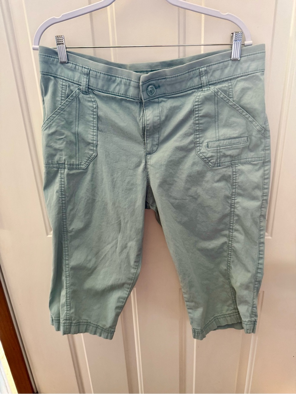 Classic Women's Mid-Length Shorts - Light Seafoam